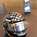 ラグジュアリーカードと佐藤琢磨のヘルメット